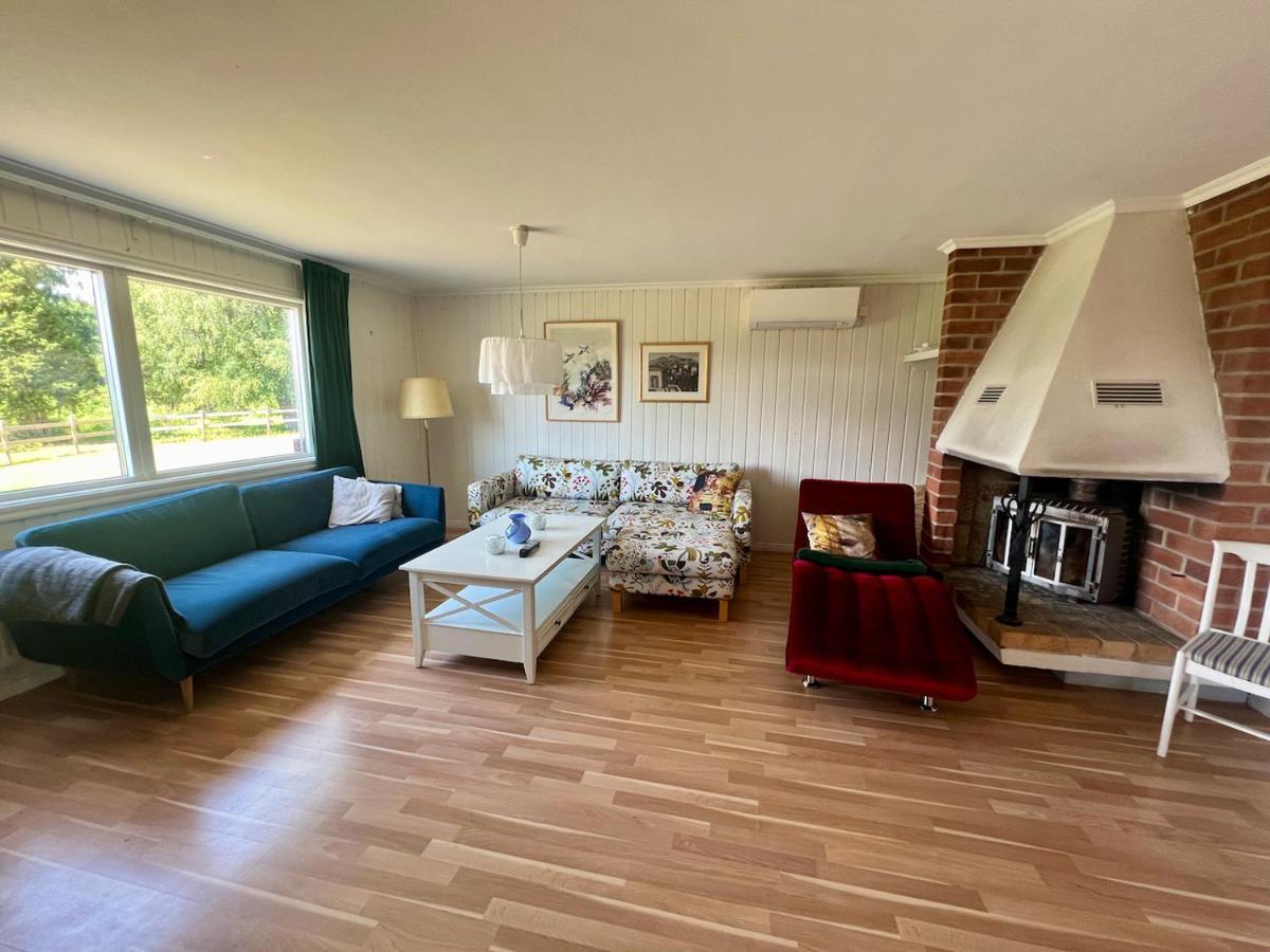 Villa Idylliskt Hus Med Sjoeutsikt. Östhammar Exterior foto