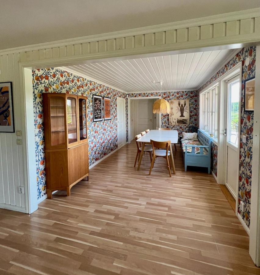 Villa Idylliskt Hus Med Sjoeutsikt. Östhammar Exterior foto