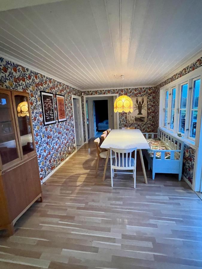 Villa Idylliskt Hus Med Sjoeutsikt. Östhammar Exterior foto