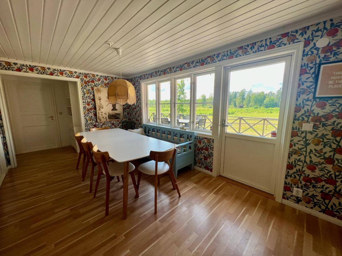 Villa Idylliskt Hus Med Sjoeutsikt. Östhammar Exterior foto